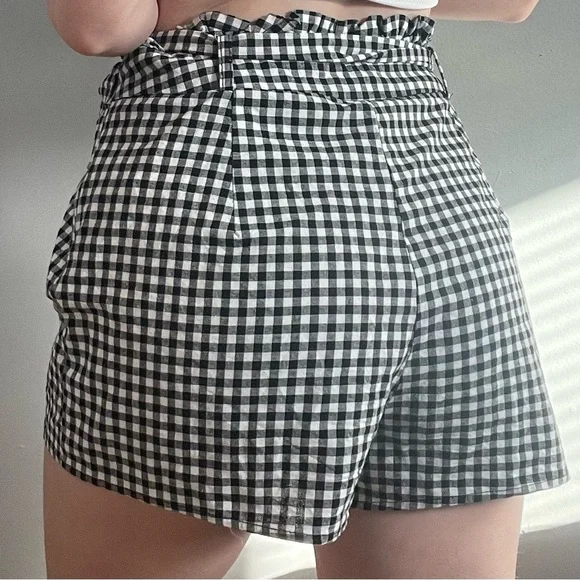 Forever 21 Gingham lightweight shorts. - Picture 2 of 3